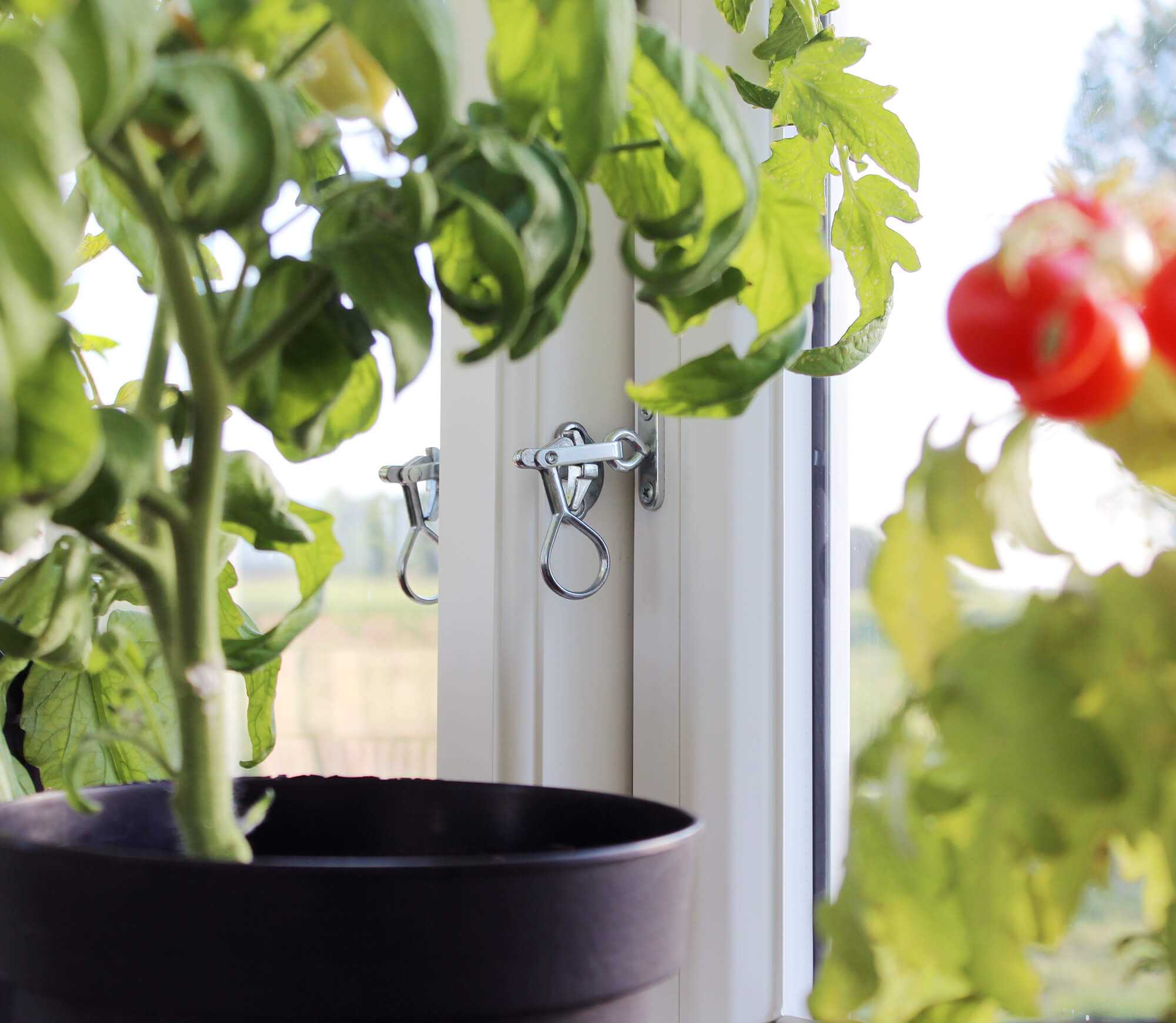 Utåtgående sidohängt 1-luft PVC fönster 2-glas - Haspar