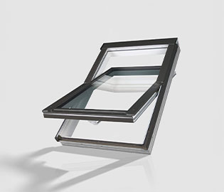 preview image for Takfönster PVC Pivåhängt 3-glas PTP-V P5. Komplett paket för installation. Utrustat med härdat utvändigt glas, laminerat invändigt glas. Underhållsfritt och extremt fukttåligt. Lämpar i utsatta utrymmen så som kök, badrum och tvättstuga. Hög kvalitet till lågt pris.