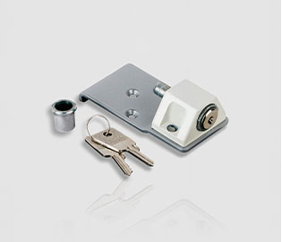 preview image for Fakro Fönsterlås ZBL. Förhindrar oavsiktlig öppning av ditt Fakro takfönster. Vitt utförande.