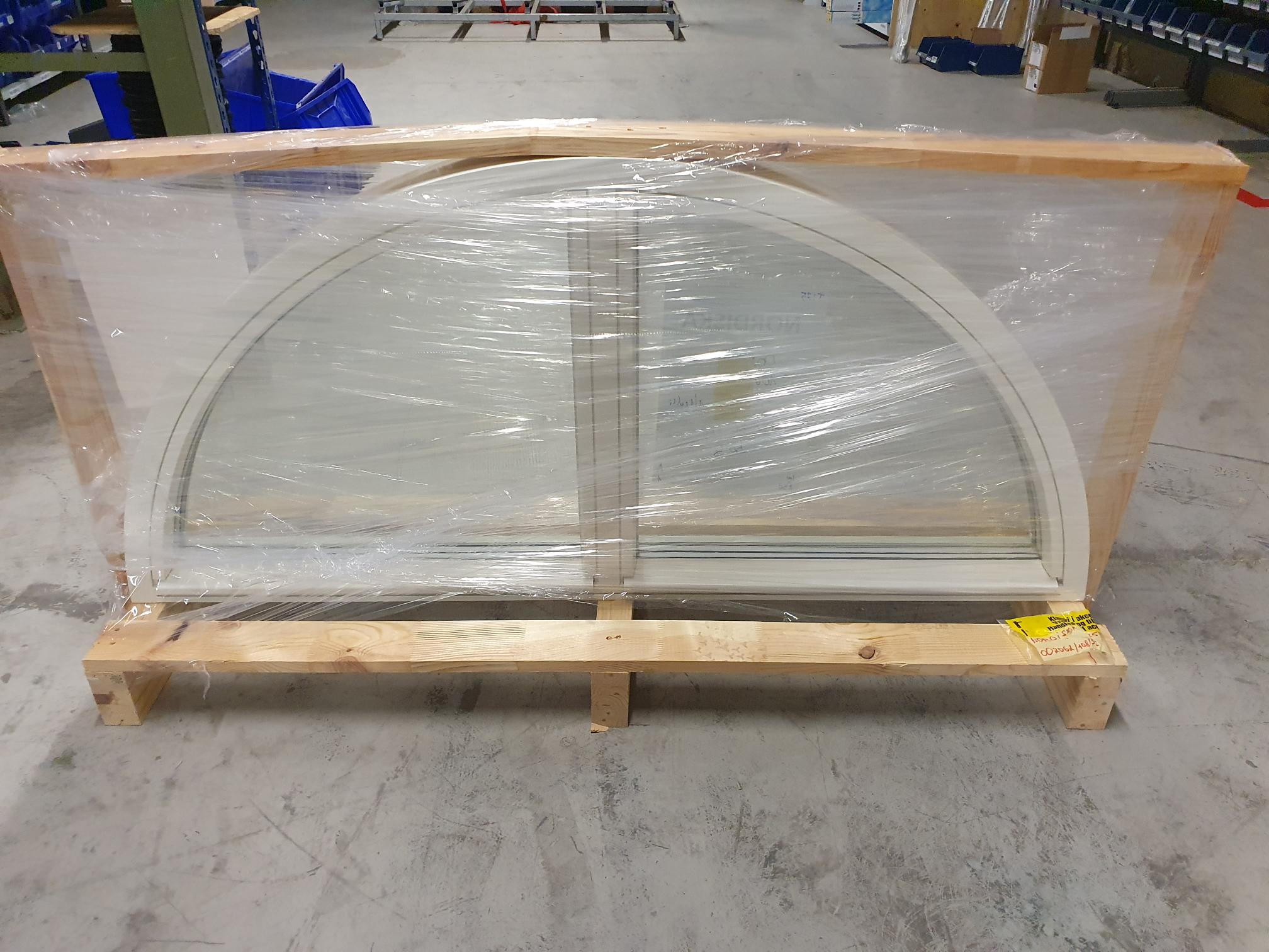 Halvmåne Fast träfönster 3-glas vit 1380x630-O1342