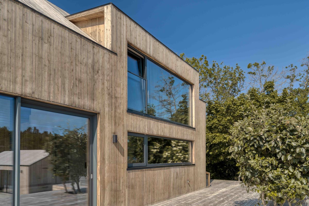 Modern villa med stora fönster i hel-aluminium