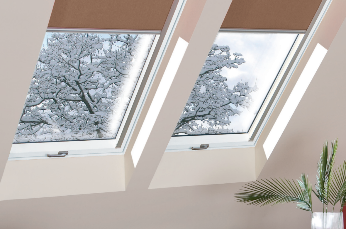 Bild från ett hem med installerade takfönster och balkongfönster.